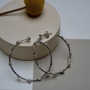 Silber Creolen mit organischem Tröpchen - Design